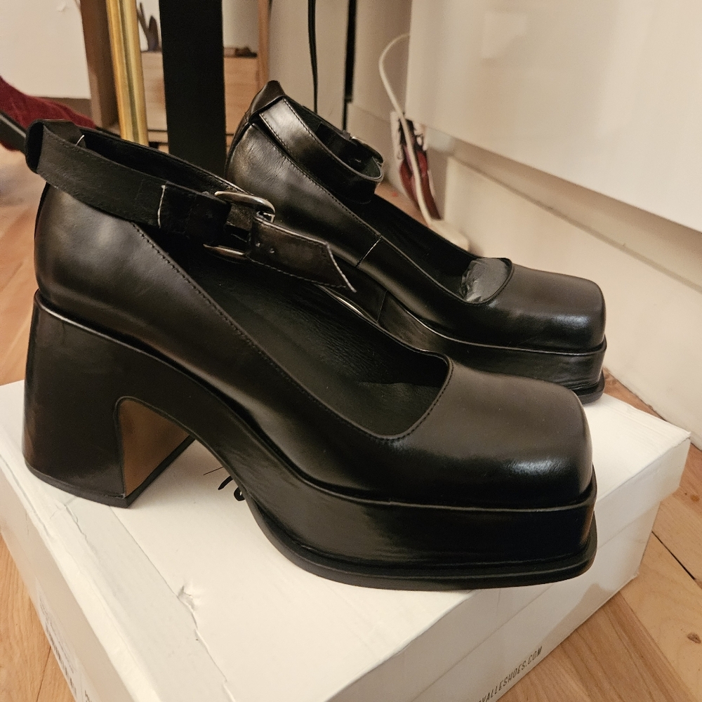 BN L'intervalle Chunky Platform Black Leather Heels